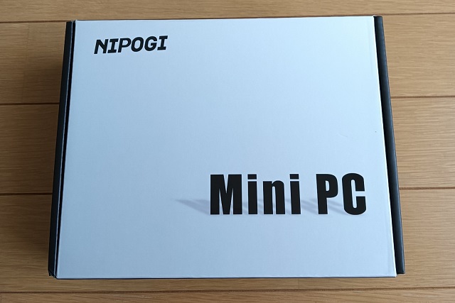 NiPoGiのミニPCの箱